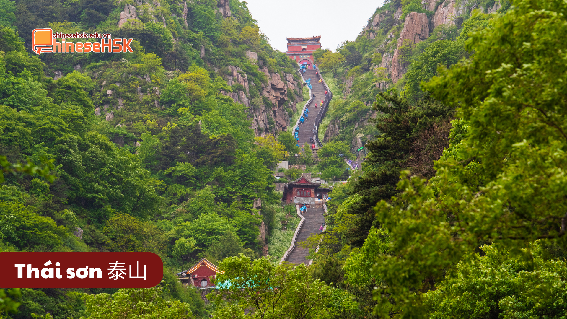TOP 5 NGỌN NÚI NỔI TIẾNG NHẤT TRUNG QUỐC 4 Hướng đông: Thái sơn (泰山)