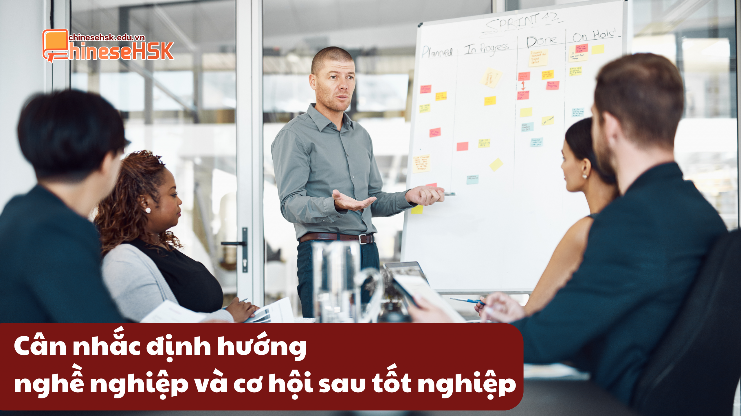 Cân nhắc định hướng nghề nghiệp và cơ hội sau tốt nghiệp