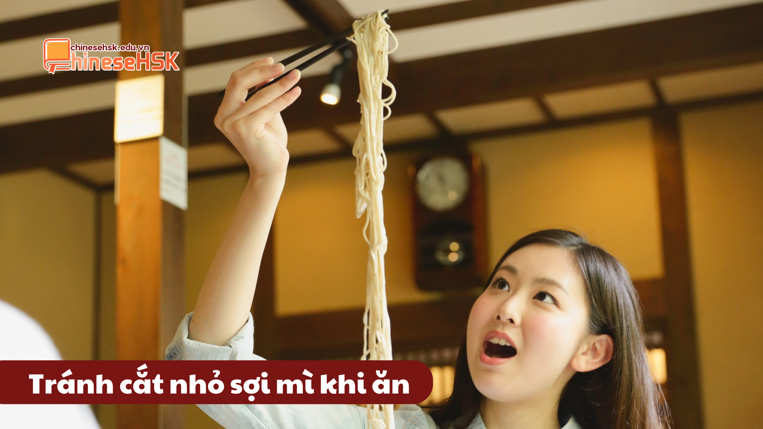 CÁC ĐIỀU CẤM KỴ TRONG BỮA CƠM GIA ĐÌNH TẠI TRUNG QUỐC 5 Tránh cắt nhỏ sợi mì khi ăn